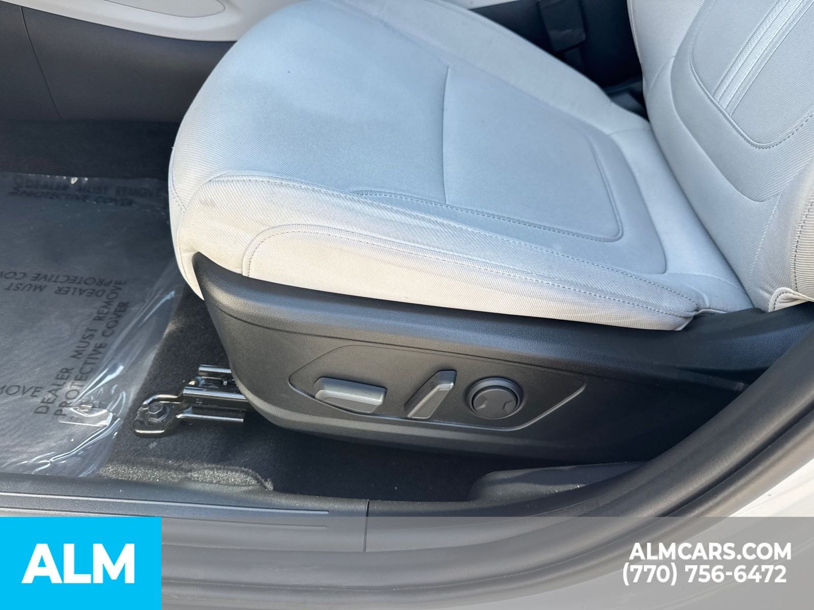 Used 2025 White Hyundai SEL image 12