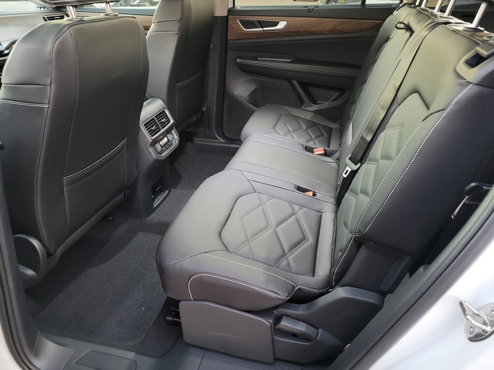new 2026 Volkswagen Atlas car, priced at $41,399