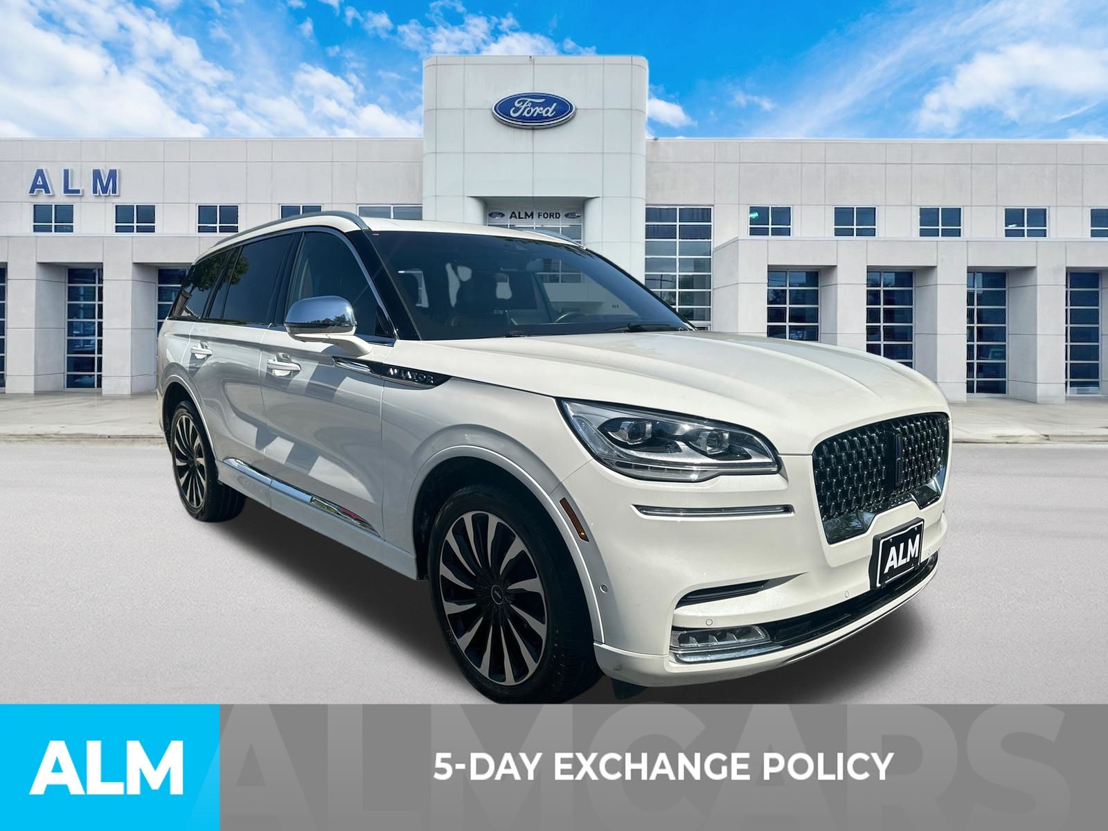 Used 2022 White Lincoln Black Label Grand Touring image 3