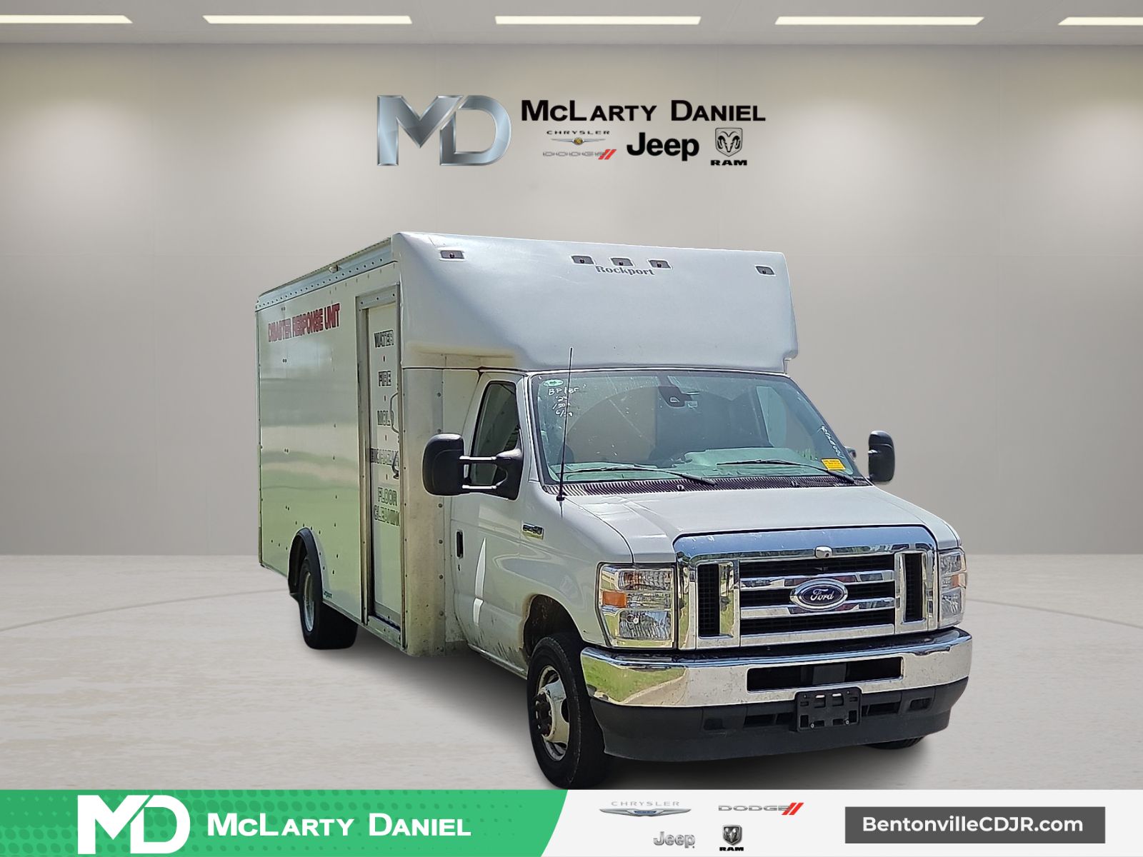Oxford White 2023 Ford E-Series Chassis Pickup Truck Rear-Wheel Drive 6-Speed Automatic Overdrive