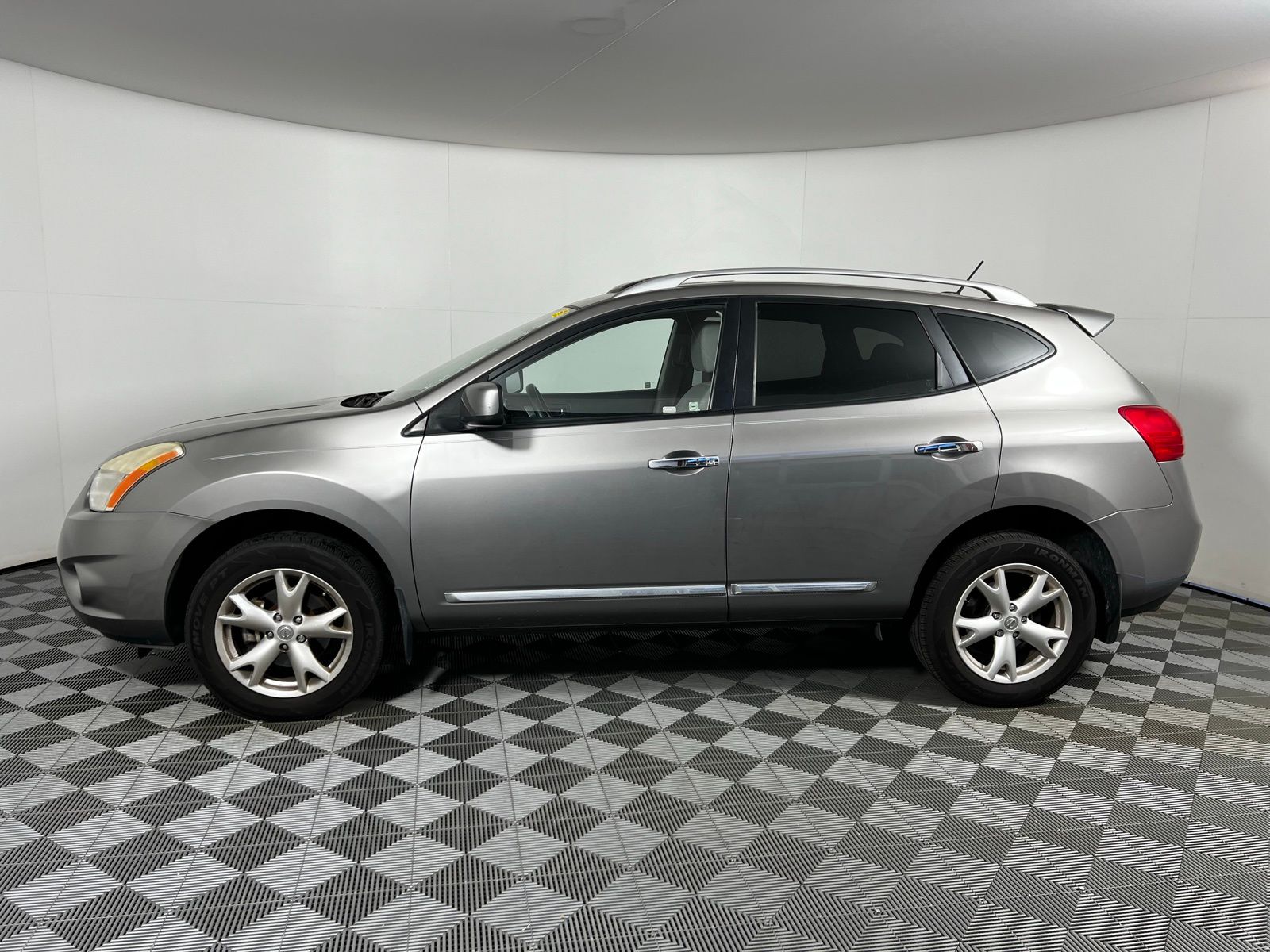 2011 Nissan Rogue SV 8