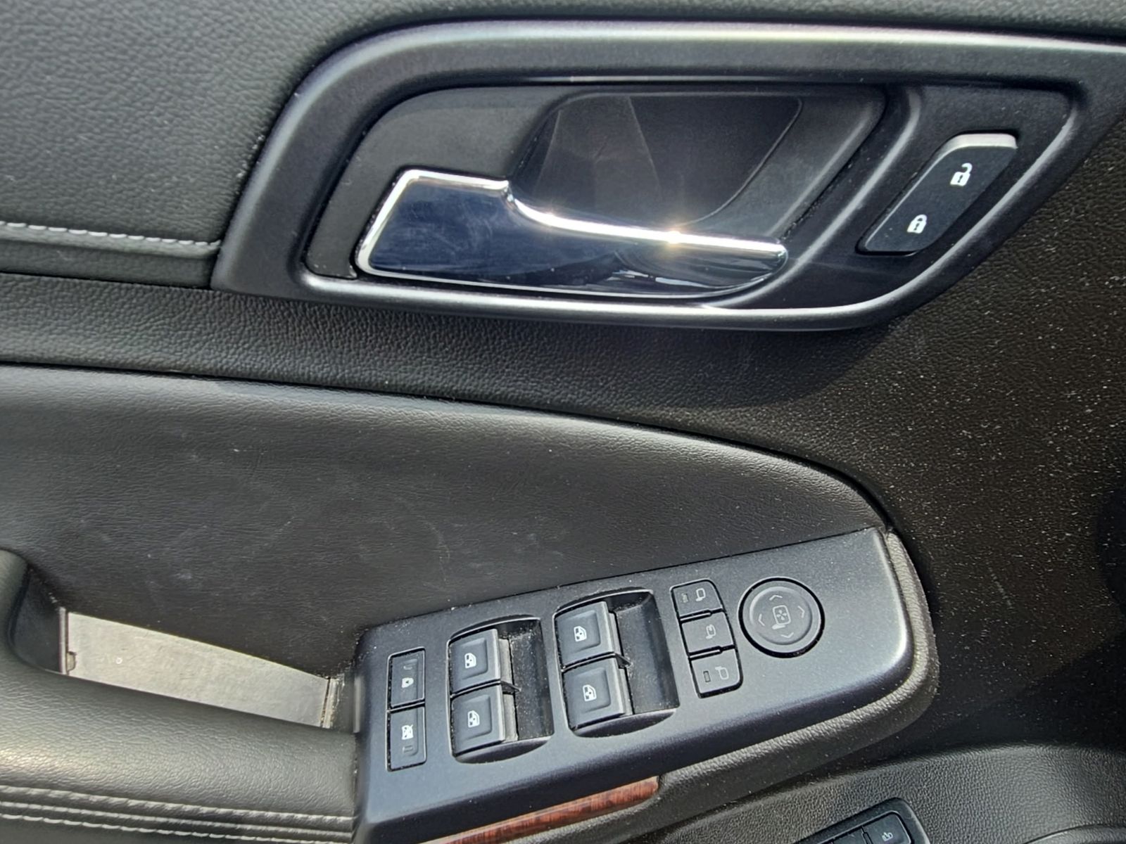 Used 2020 Black GMC SLT image 40