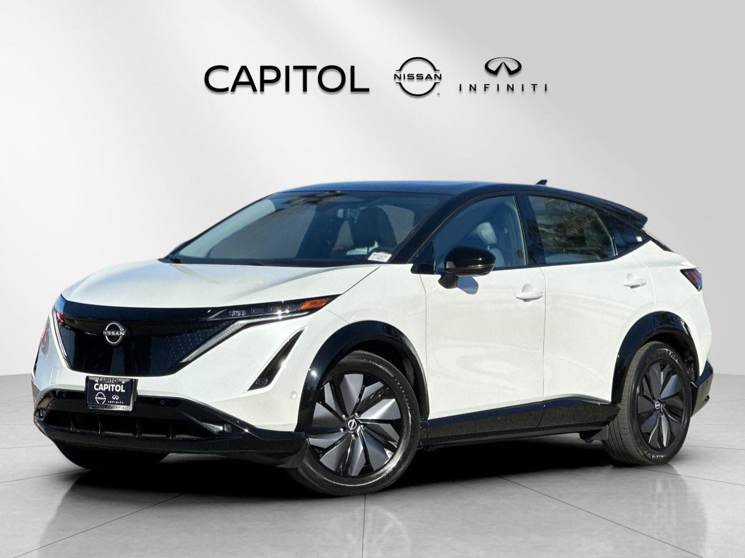 Everest White Pearl Tricoat/Black Diamond Pearl 2023 Nissan Ariya SUV / Crossover All-Wheel Drive Continuously Variable Transmission