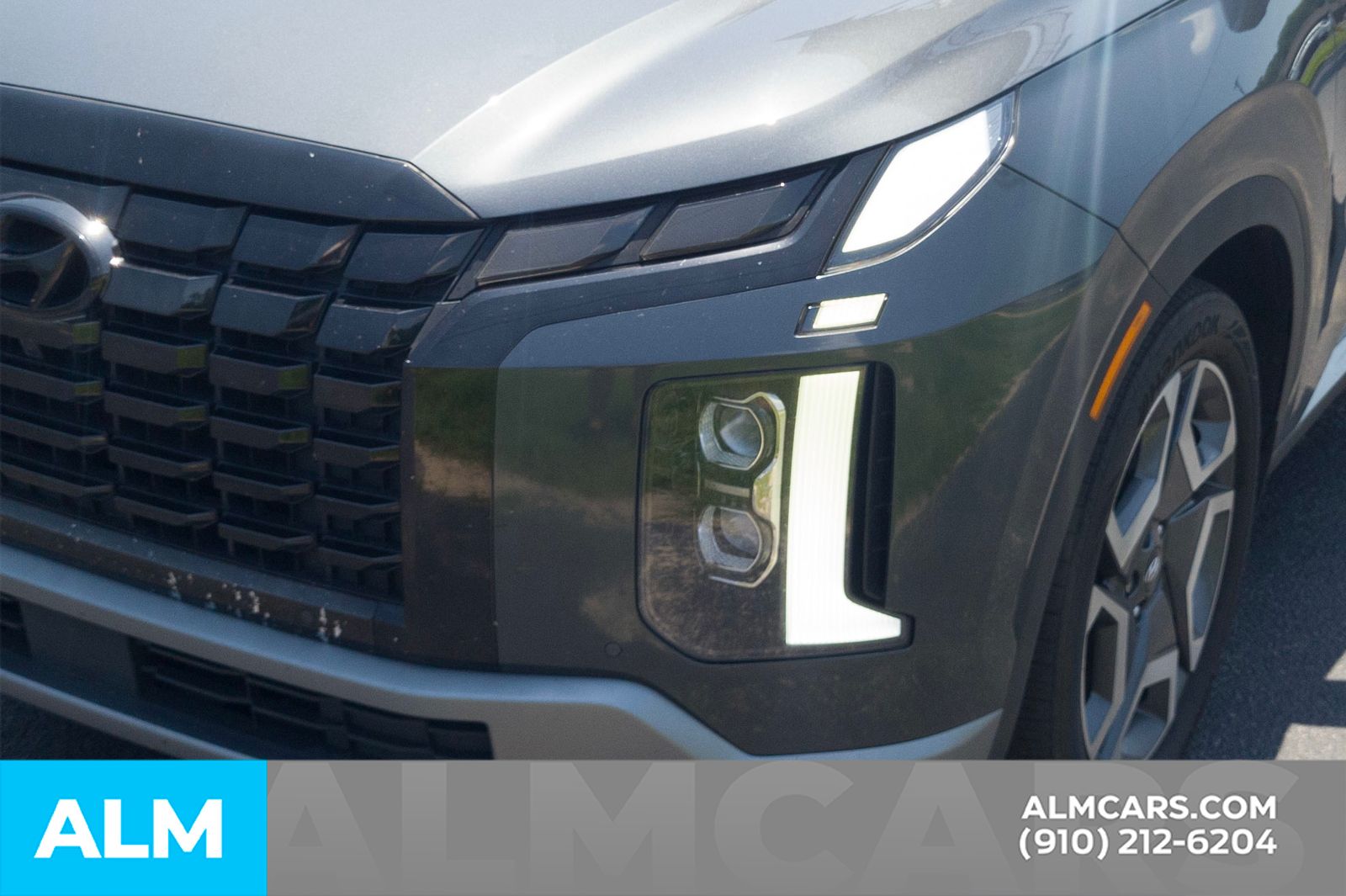 Used 2023 Graphite Hyundai Limited image 13