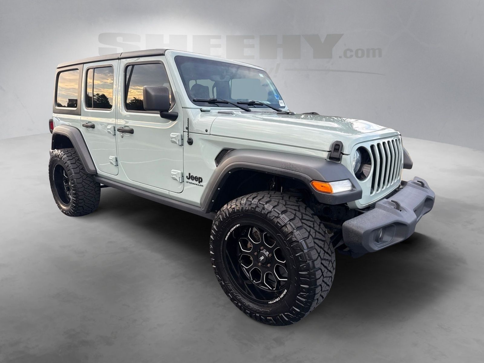 Used 2023  Jeep Sport image 2