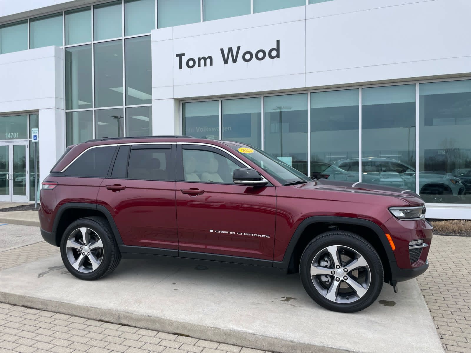 used 2025 Jeep Grand Cherokee car, priced at $41,250