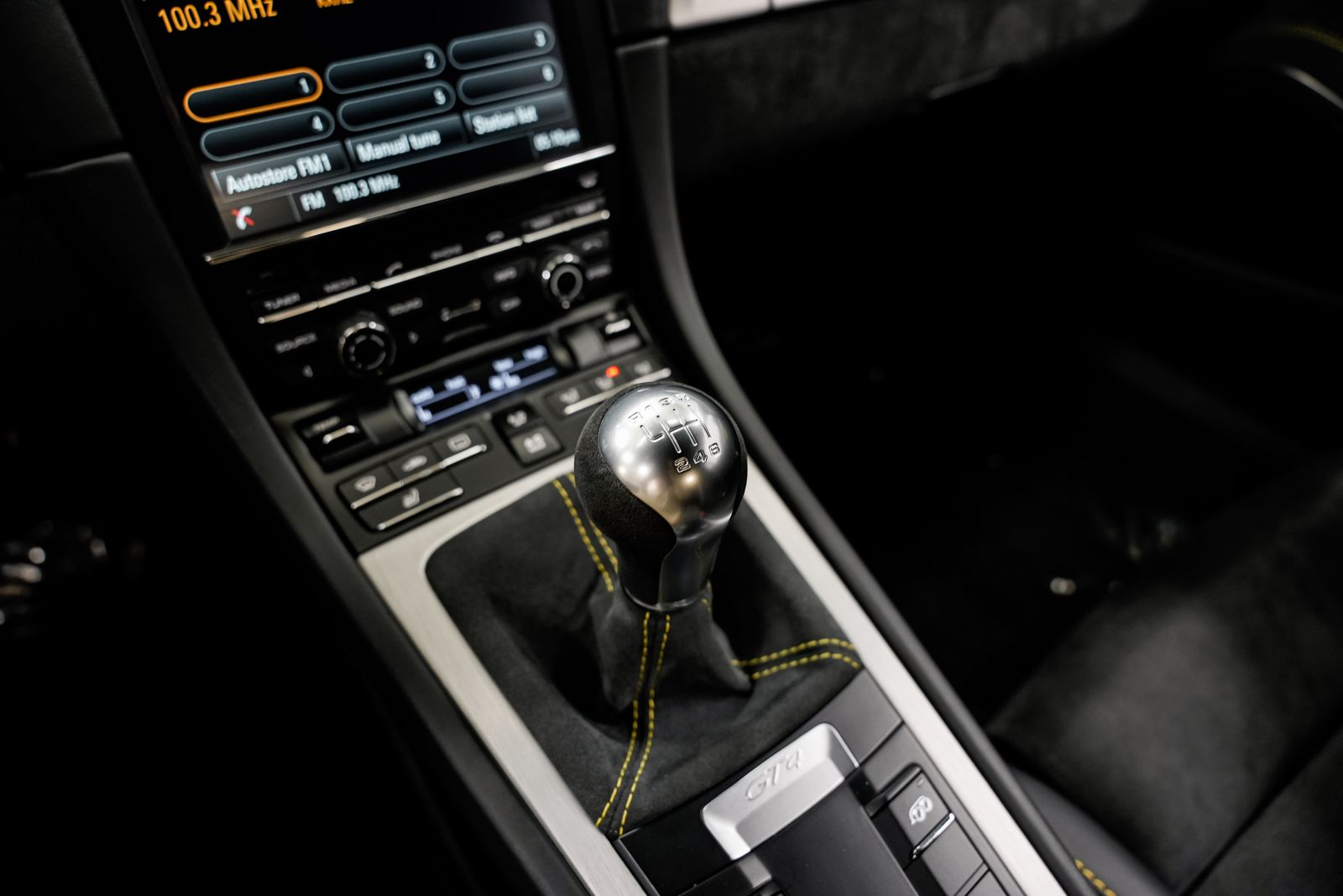 2016 Porsche Cayman GT4 — photo 13