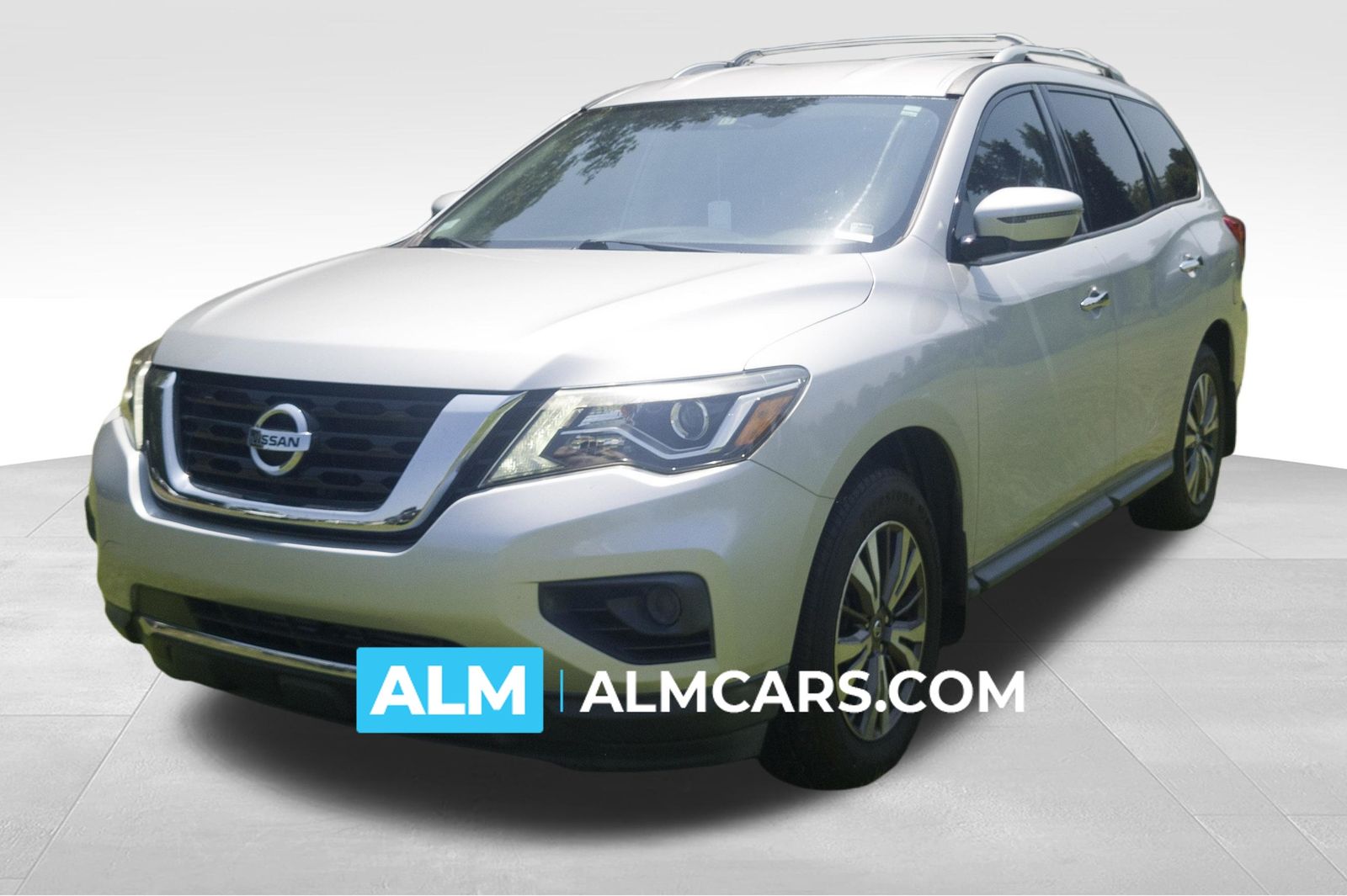 Brilliant Silver Metallic 2017 Nissan Pathfinder SUV / Crossover Front-Wheel Drive Continuously Variable Transmission