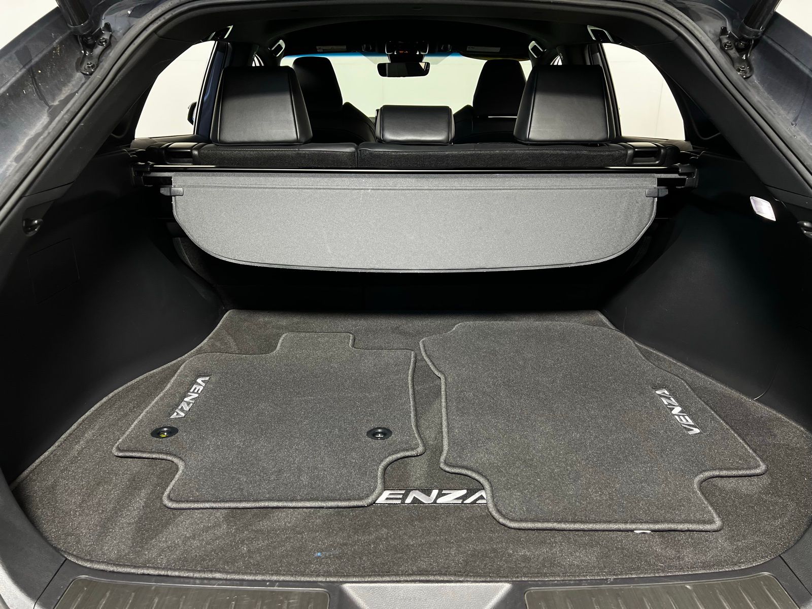 2021 Toyota Venza XLE 26