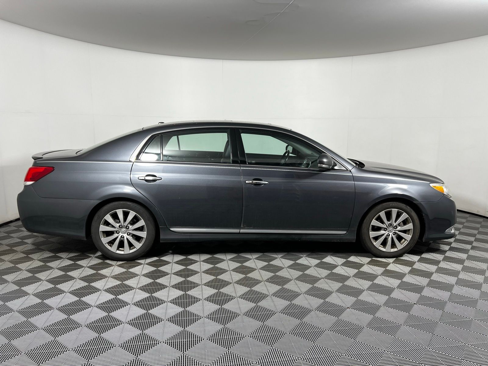2011 Toyota Avalon Limited 4