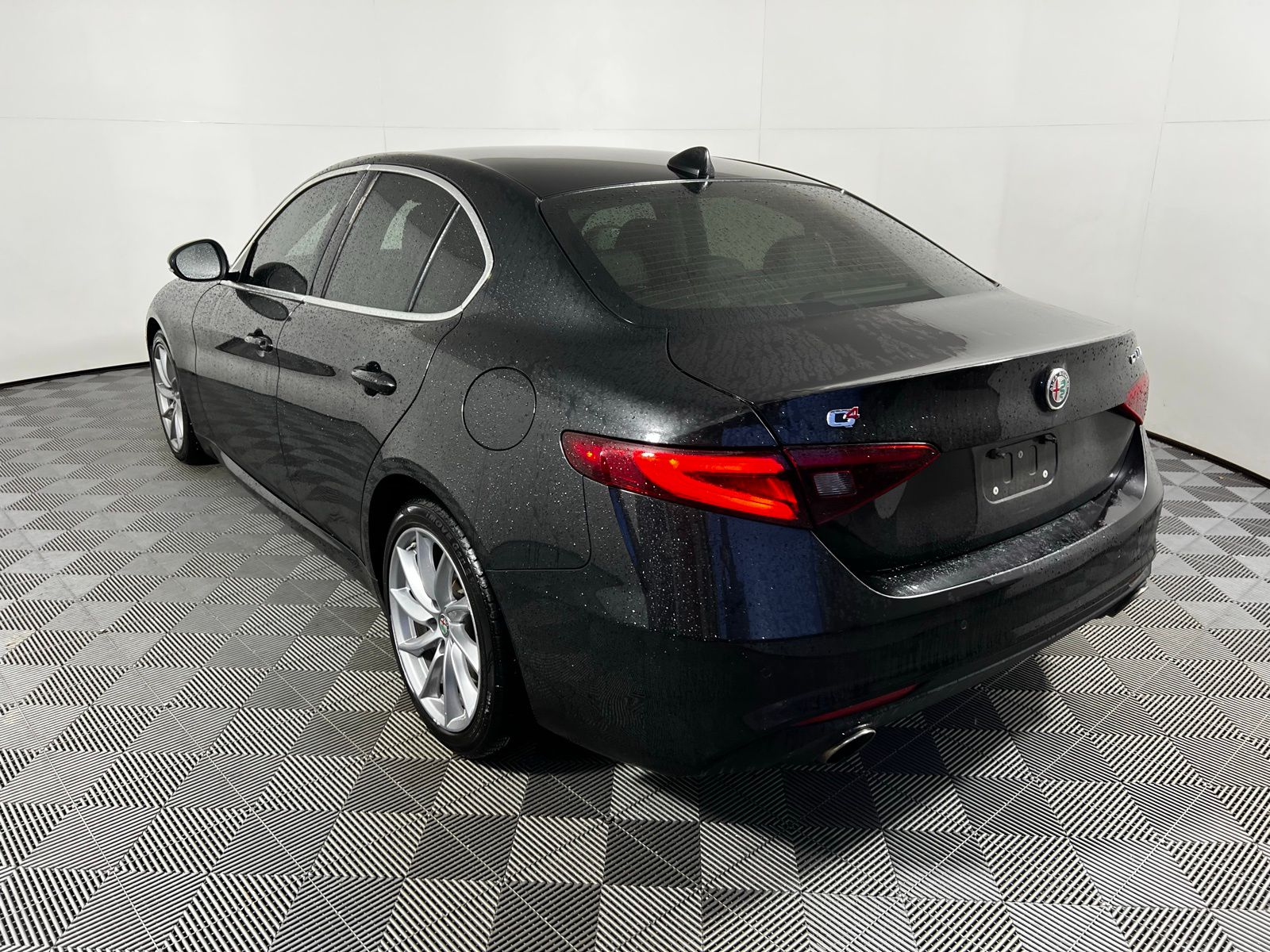 Thumbnail: 2017 Alfa Romeo Giulia - 7