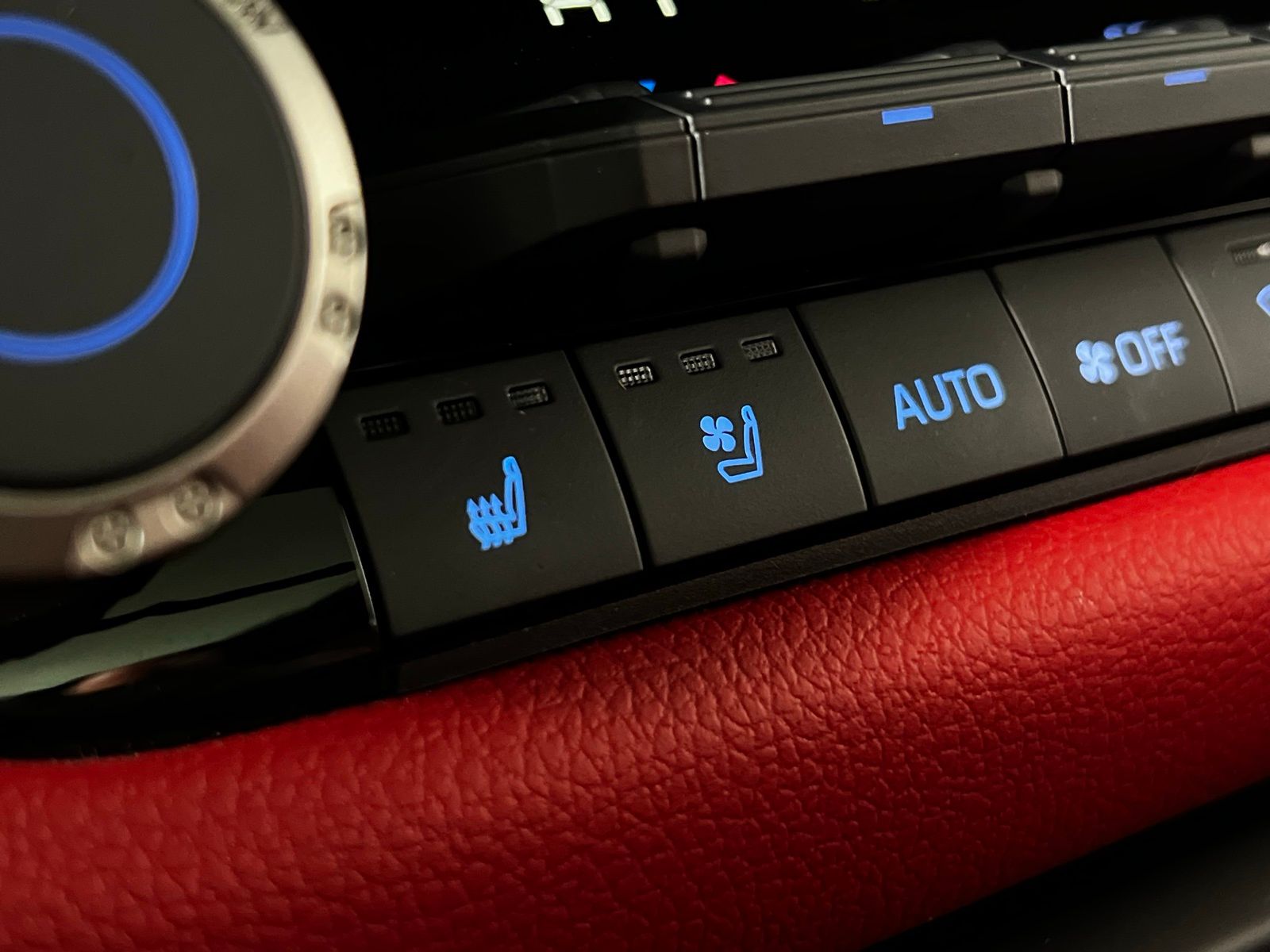 Thumbnail: 2024 Toyota Sequoia - 21