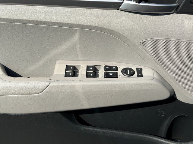 Used 2019 Machine Gray Hyundai SE image 27