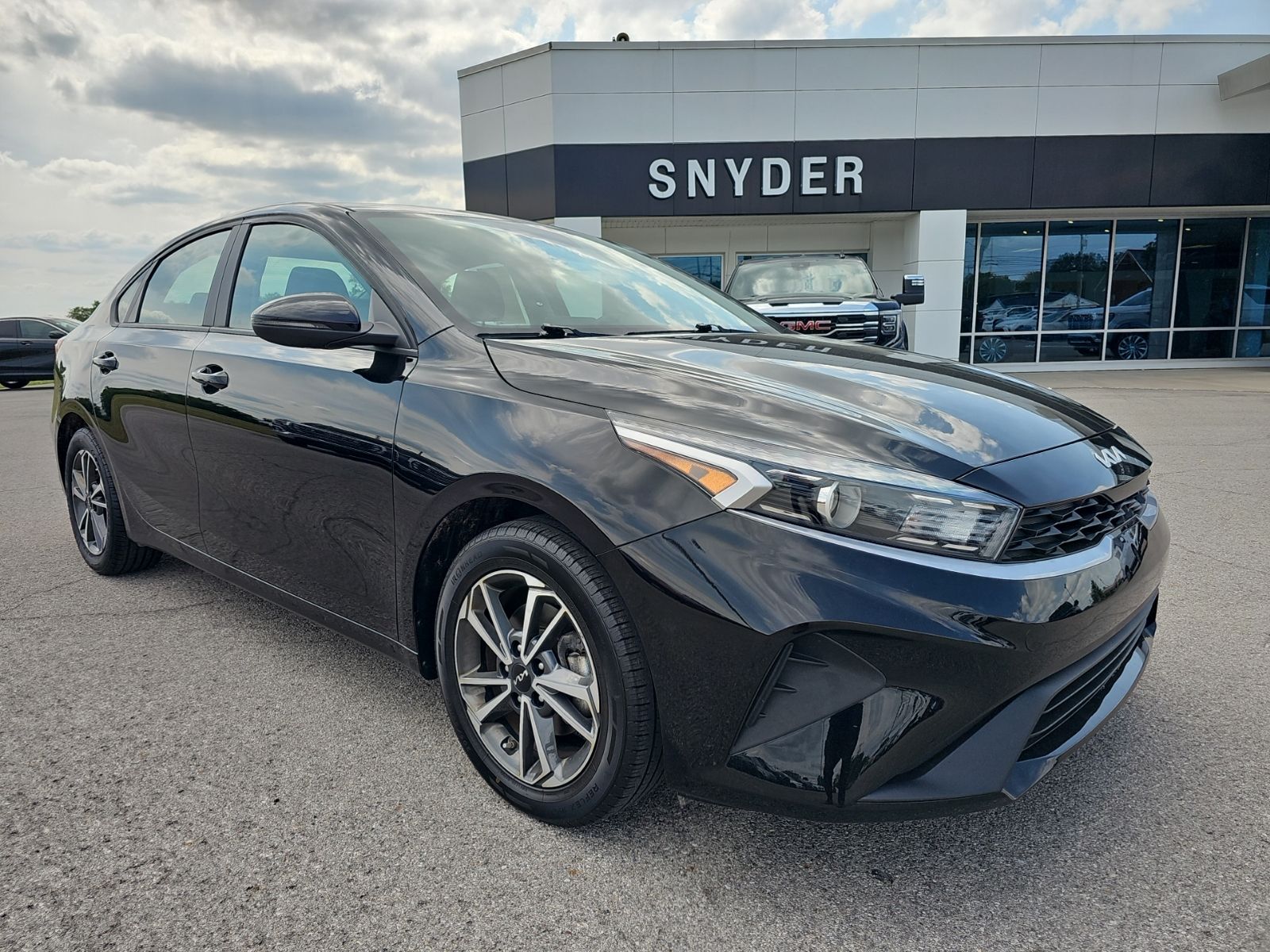 Aurora Black Pearl 2022 Kia Forte Sedan Front-Wheel Drive Continuously Variable Transmission