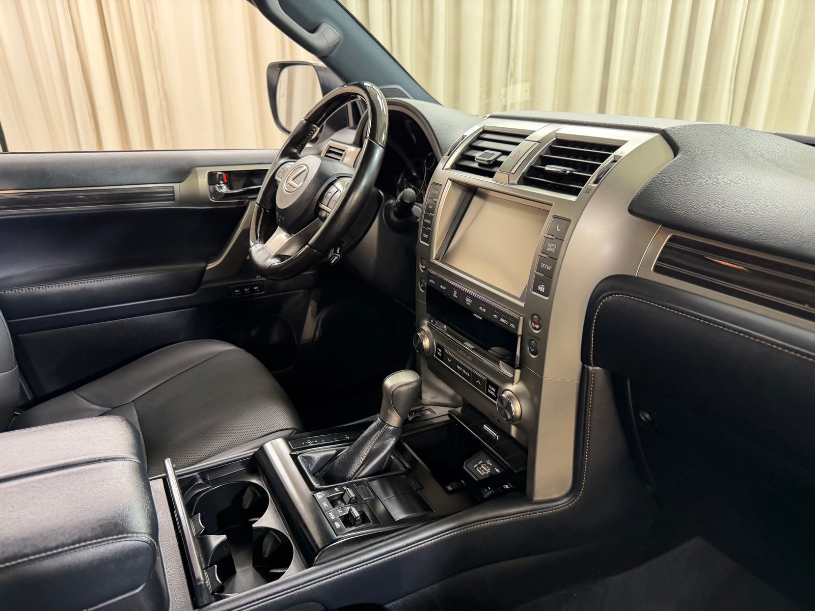 Used 2021  Lexus 460 image 49