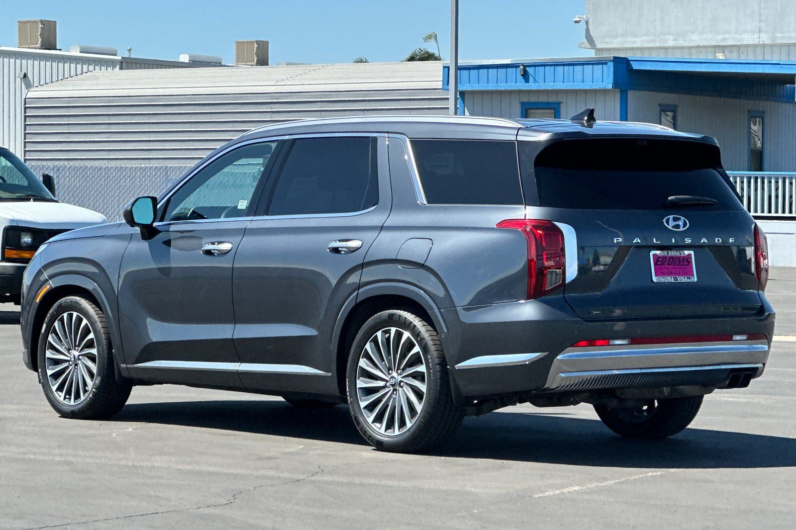 View vehicle photo 7