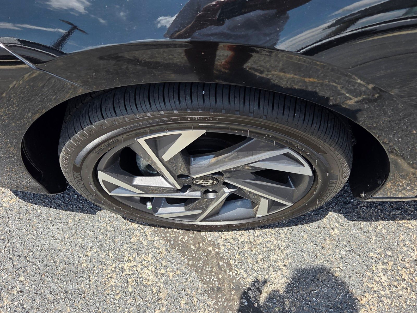 Used 2025 Black Hyundai SEL Sport image 17