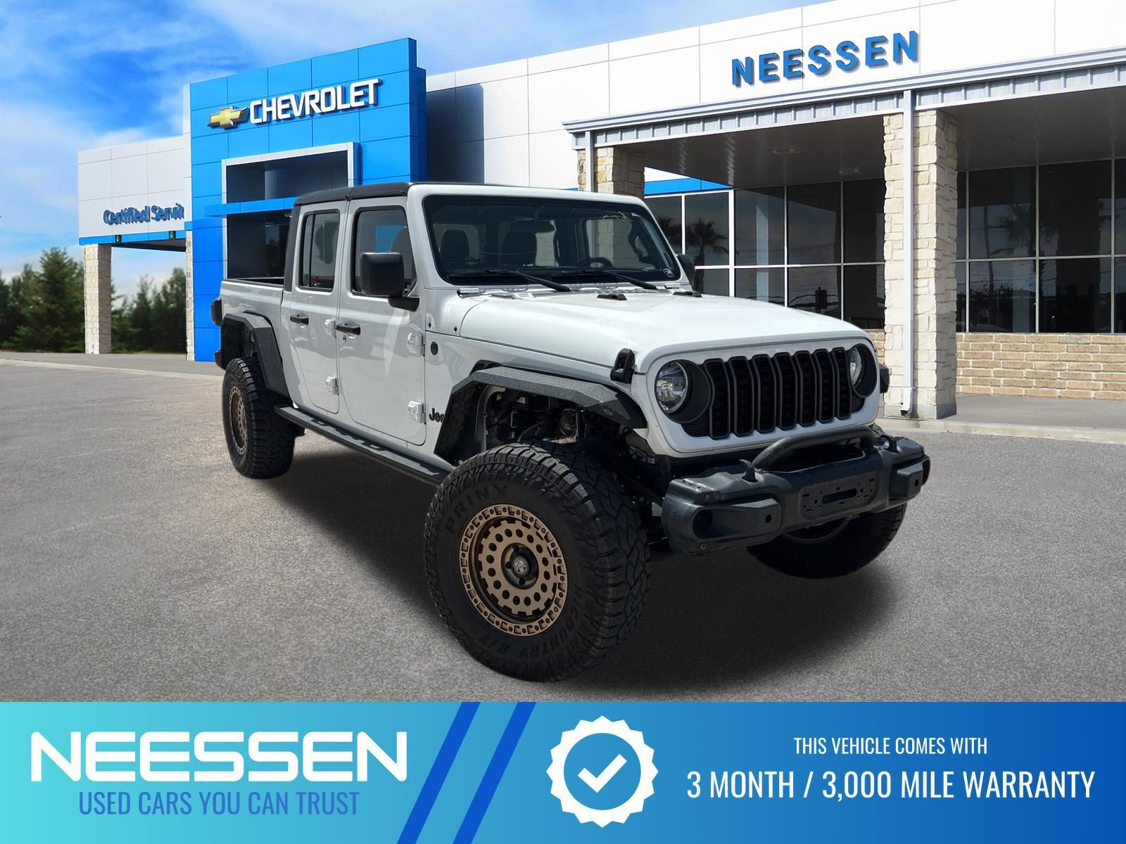 Bright White Clearcoat 2024 Jeep Gladiator Pickup Truck Four-Wheel Drive 8-Speed Automatic
