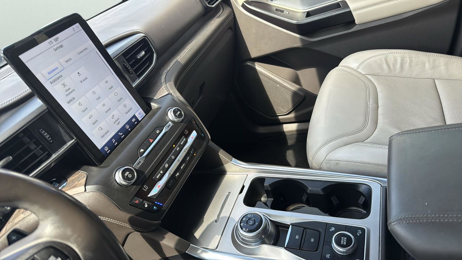 Used Car 2020 Ford Explorer  Platinum For Sale Under $25,000 In Austin, Texas