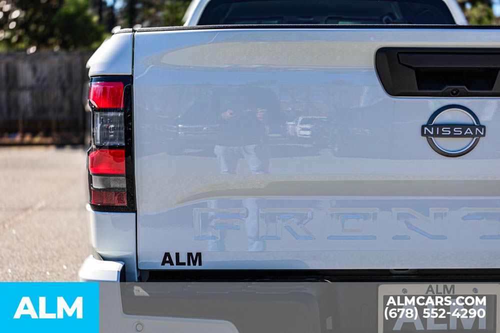 2025 Nissan Frontier SV photo 12
