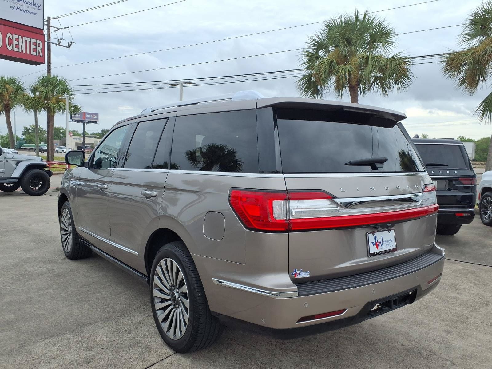 2020 Lincoln Navigator Reserve Brown at Classic Elite Chevrolet Sugar Land