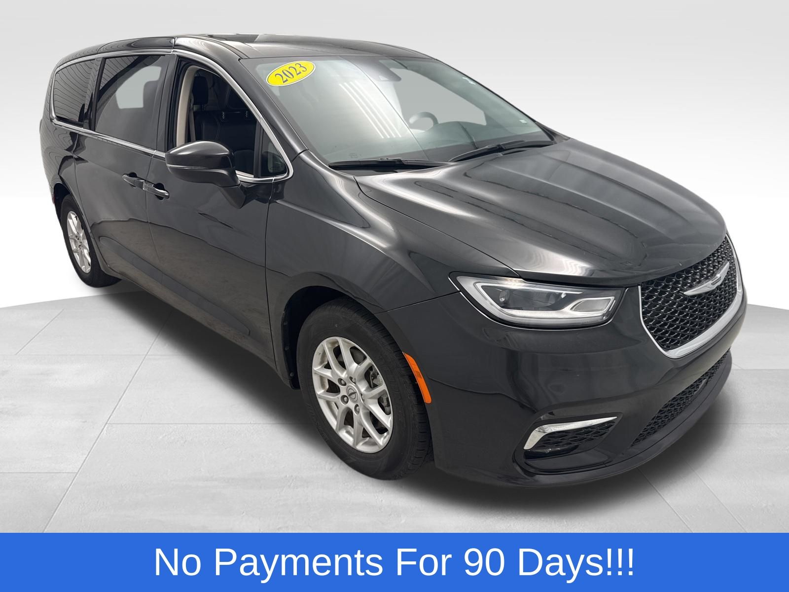2023 Chrysler Pacifica Touring L's photo