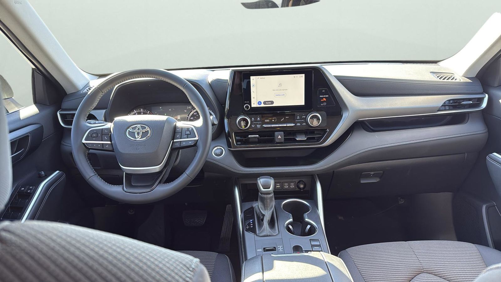 Used Car 2025 Toyota Highlander  Le For Sale Under $40,000 In Austin, Texas