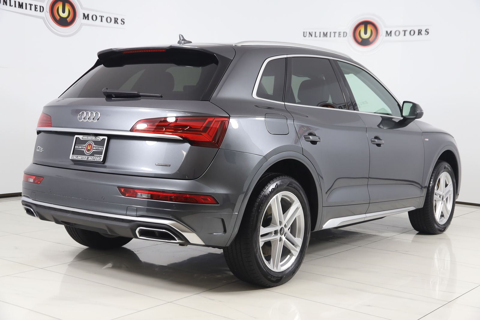 View vehicle photo 3