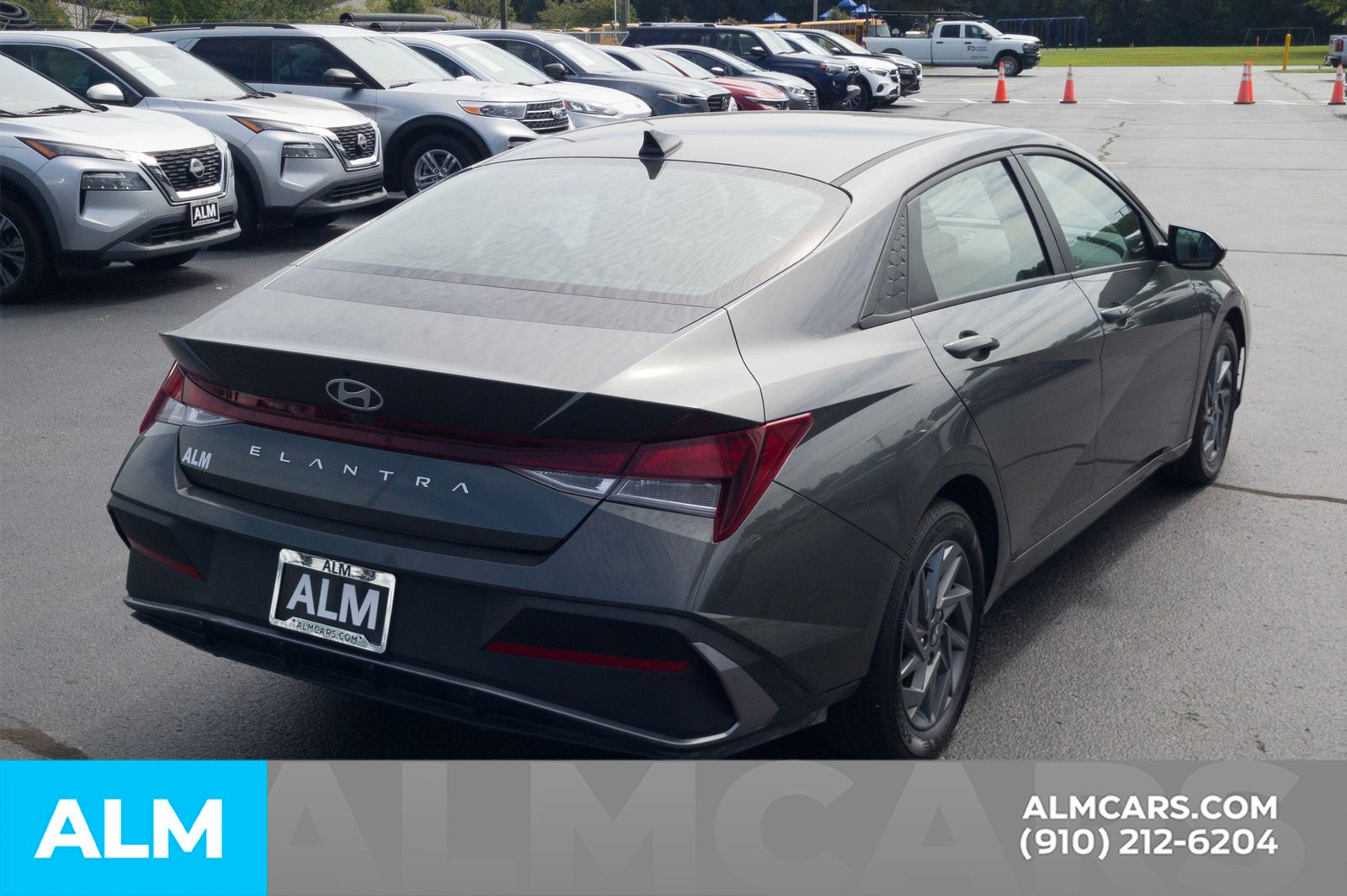 2024 Hyundai Elantra SEL photo 4