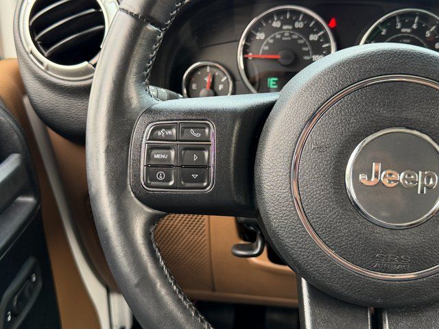 Used 2016 Bright White Clearcoat Jeep Unlimited Sahara image 18