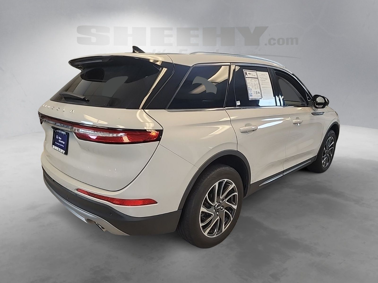 Used 2020 Ceramic Pearl Lincoln Standard image 11