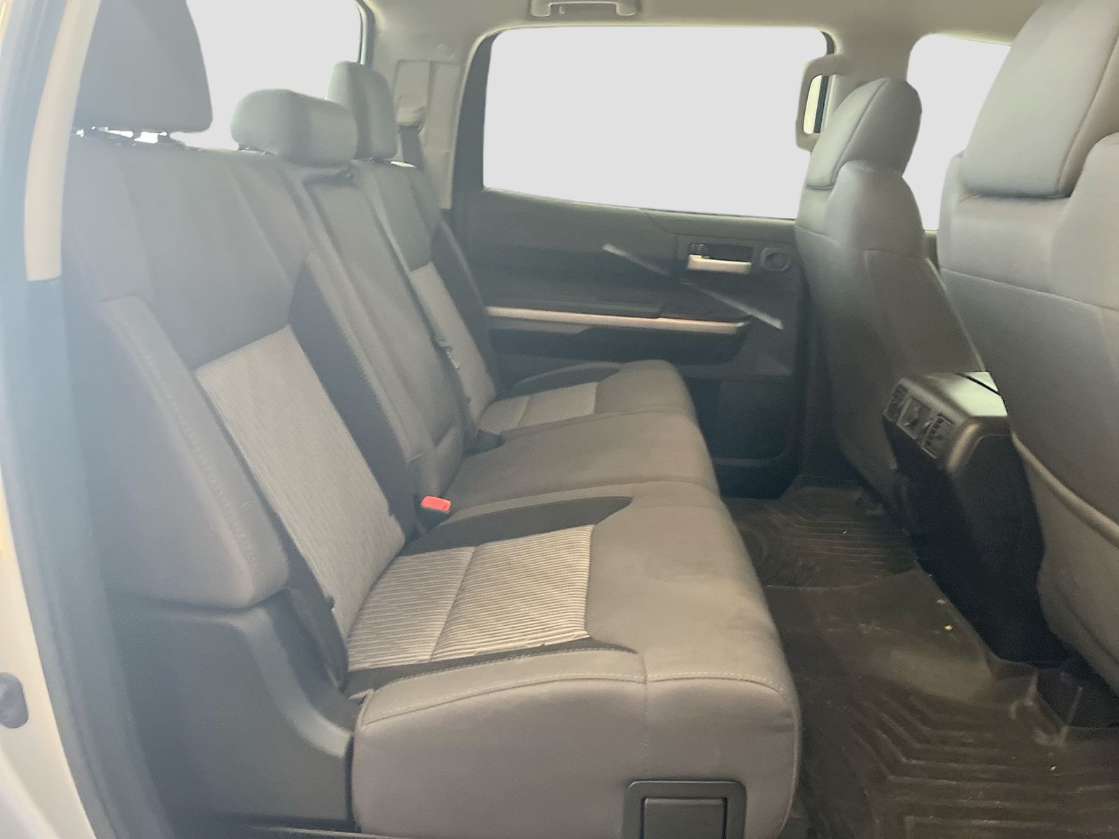 Used 2014 Silver Toyota SR5 image 25