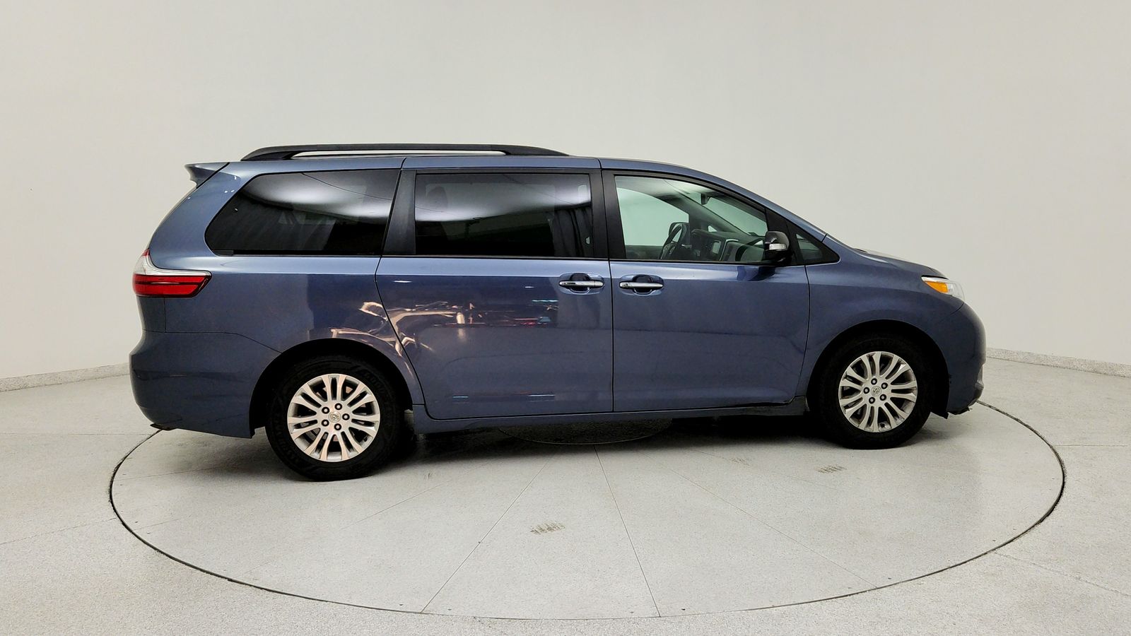 Used 2015 Blue Toyota XLE image 8
