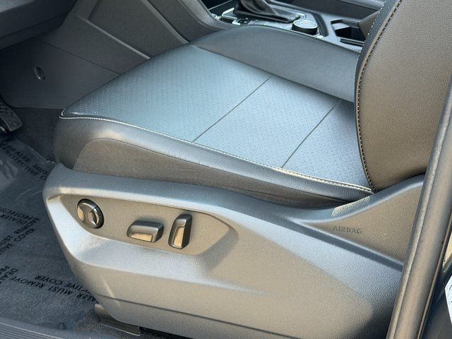 Used 2019 Green Volkswagen 2.0T SE image 37