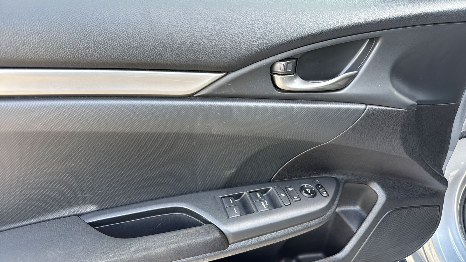 Used 2017  Honda Sport image 8