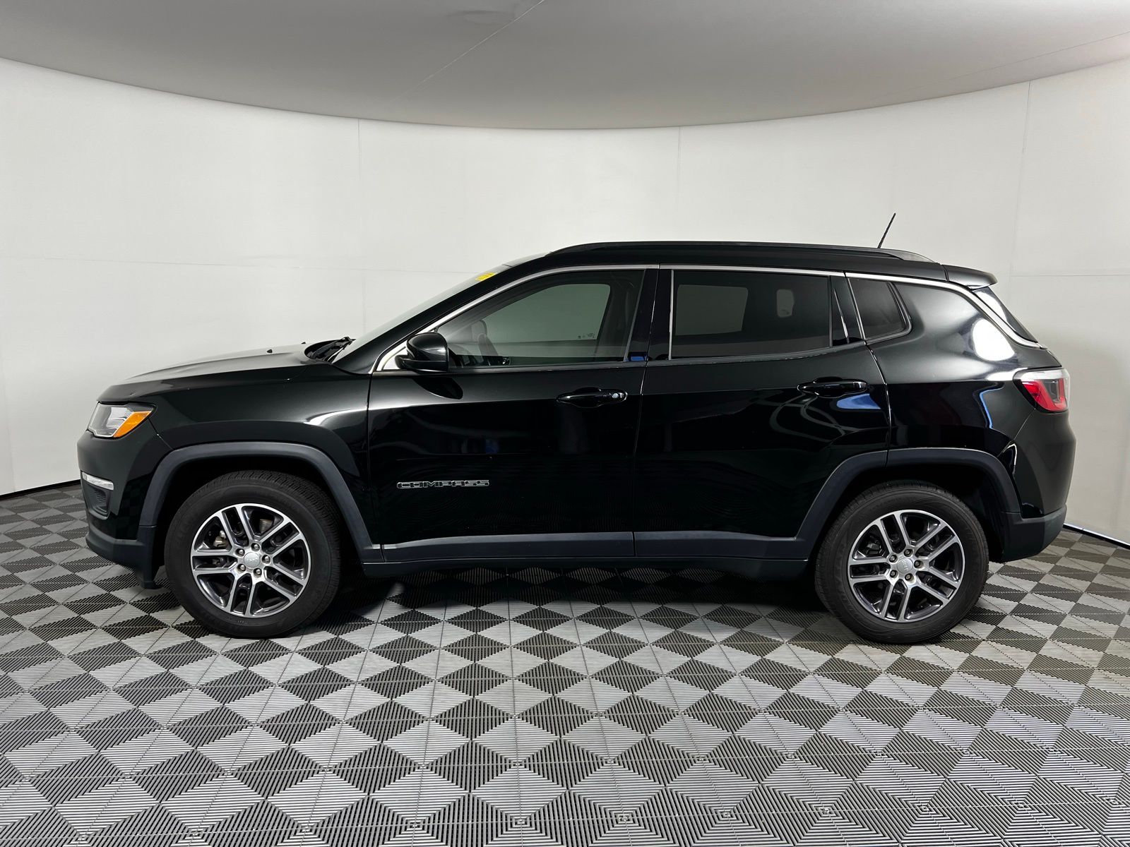 Thumbnail: 2018 Jeep Compass - 8