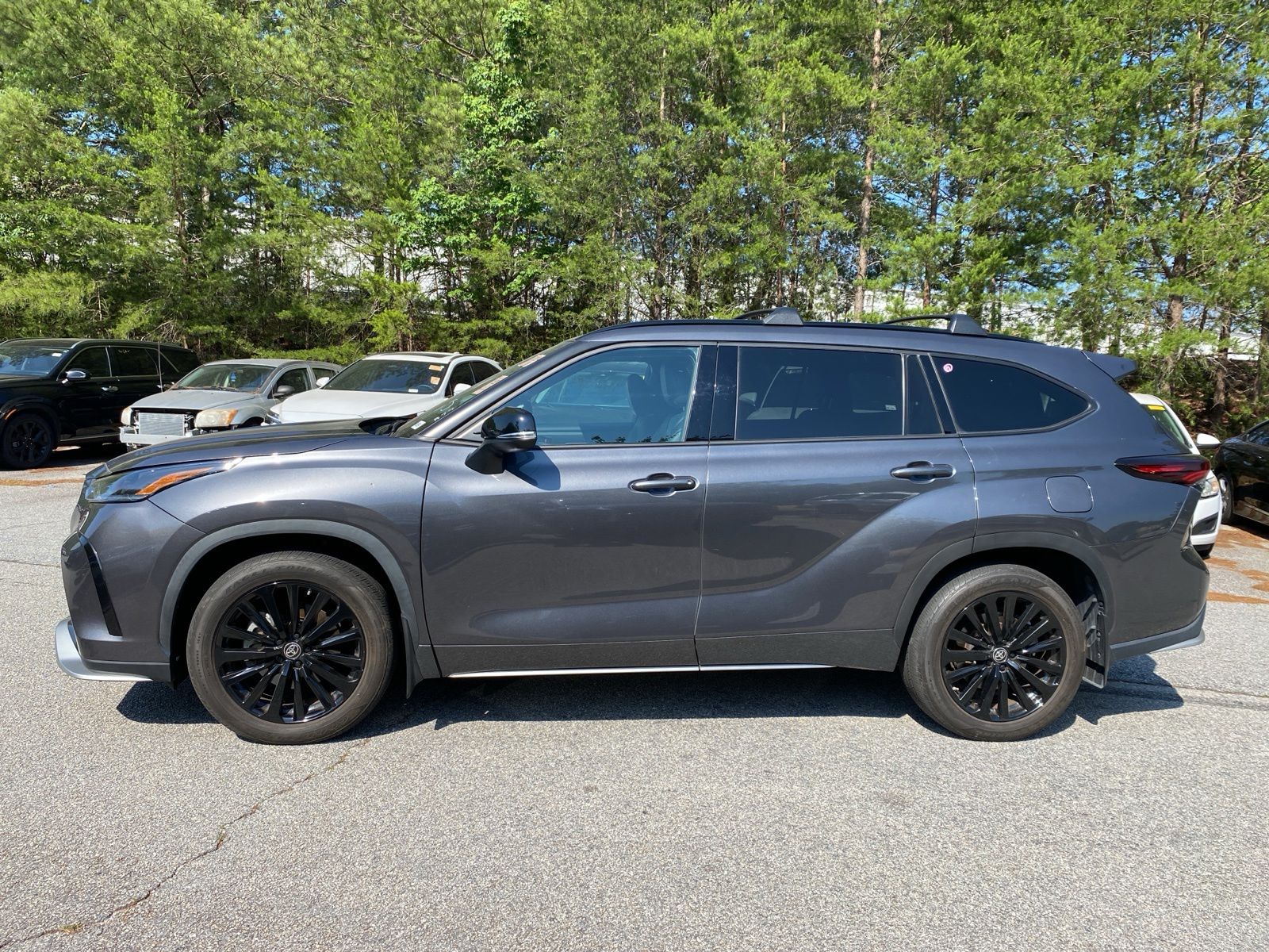 View vehicle photo 3