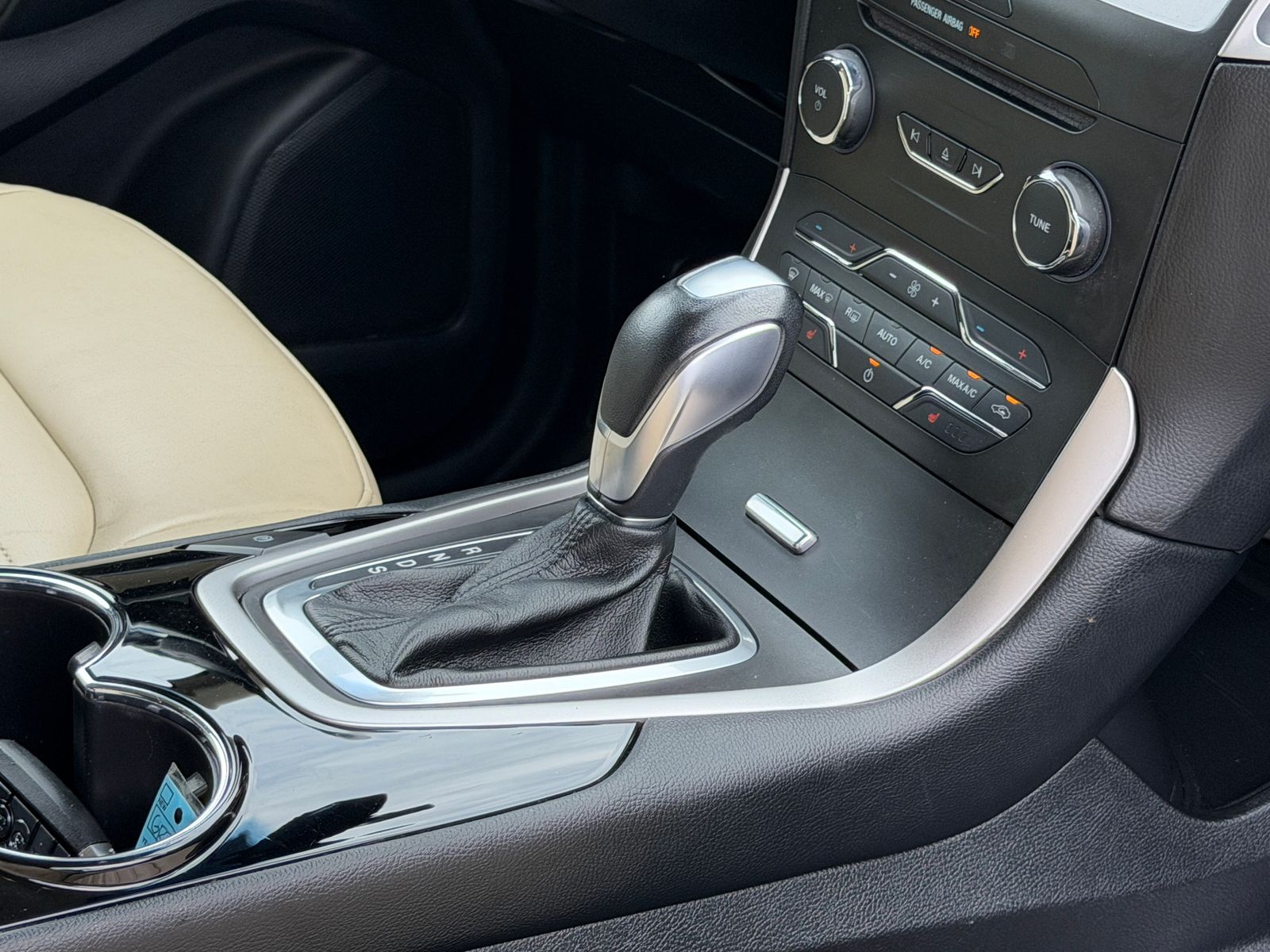 Certified Used 2018 White Gold Metallic Ford SEL image 22