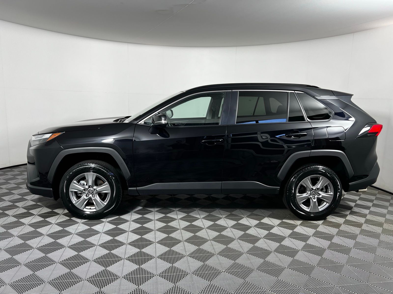2024 Toyota RAV4 XLE 8