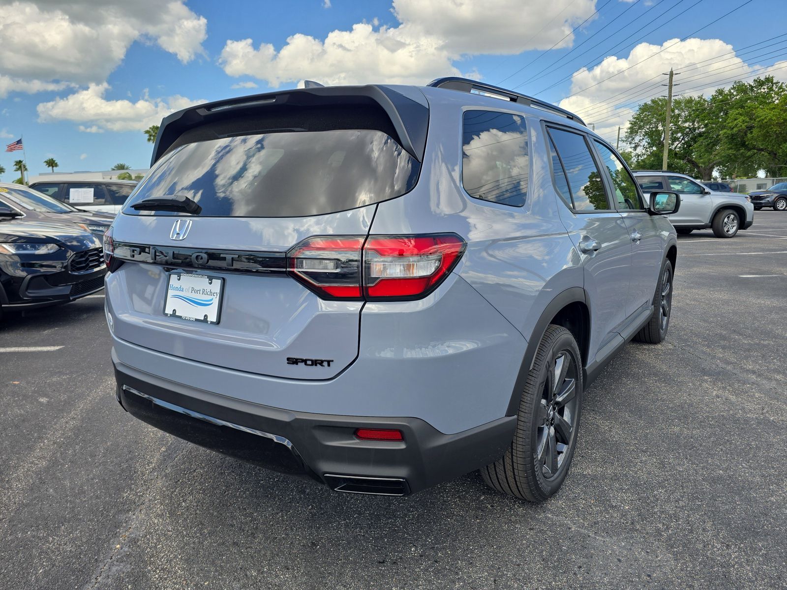 View vehicle photo 4