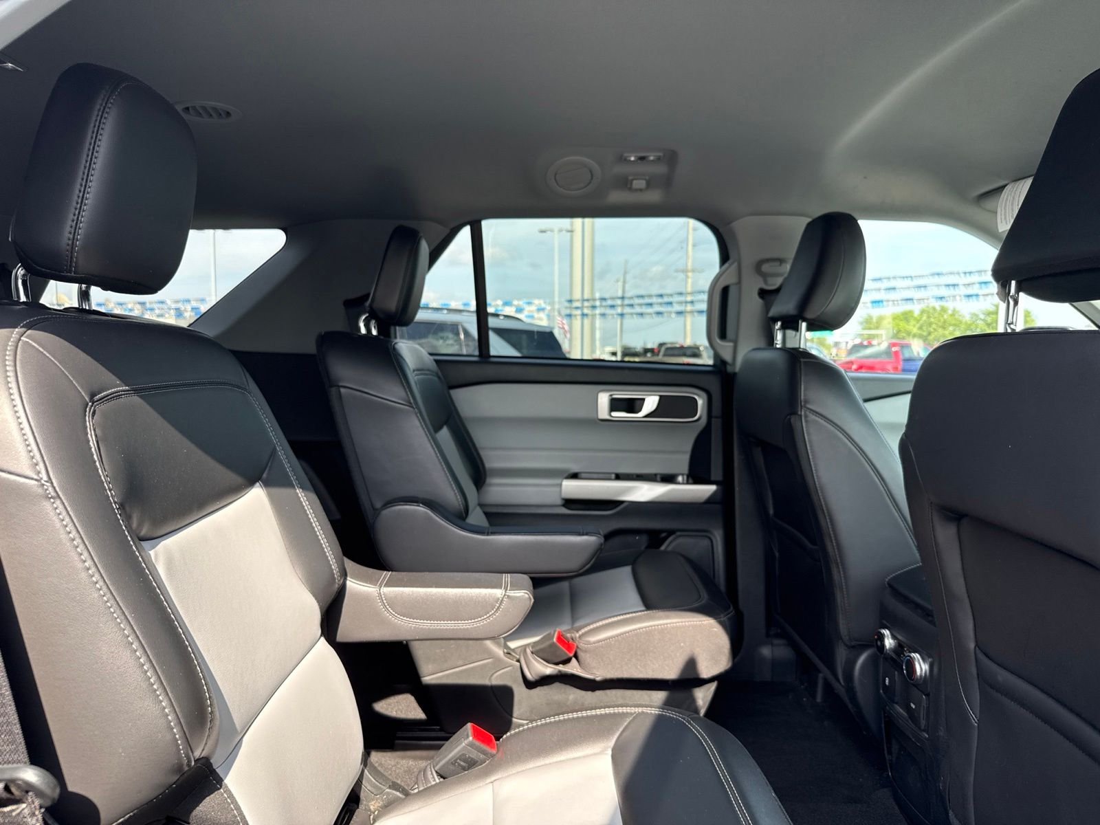 2023 Ford Explorer image 8