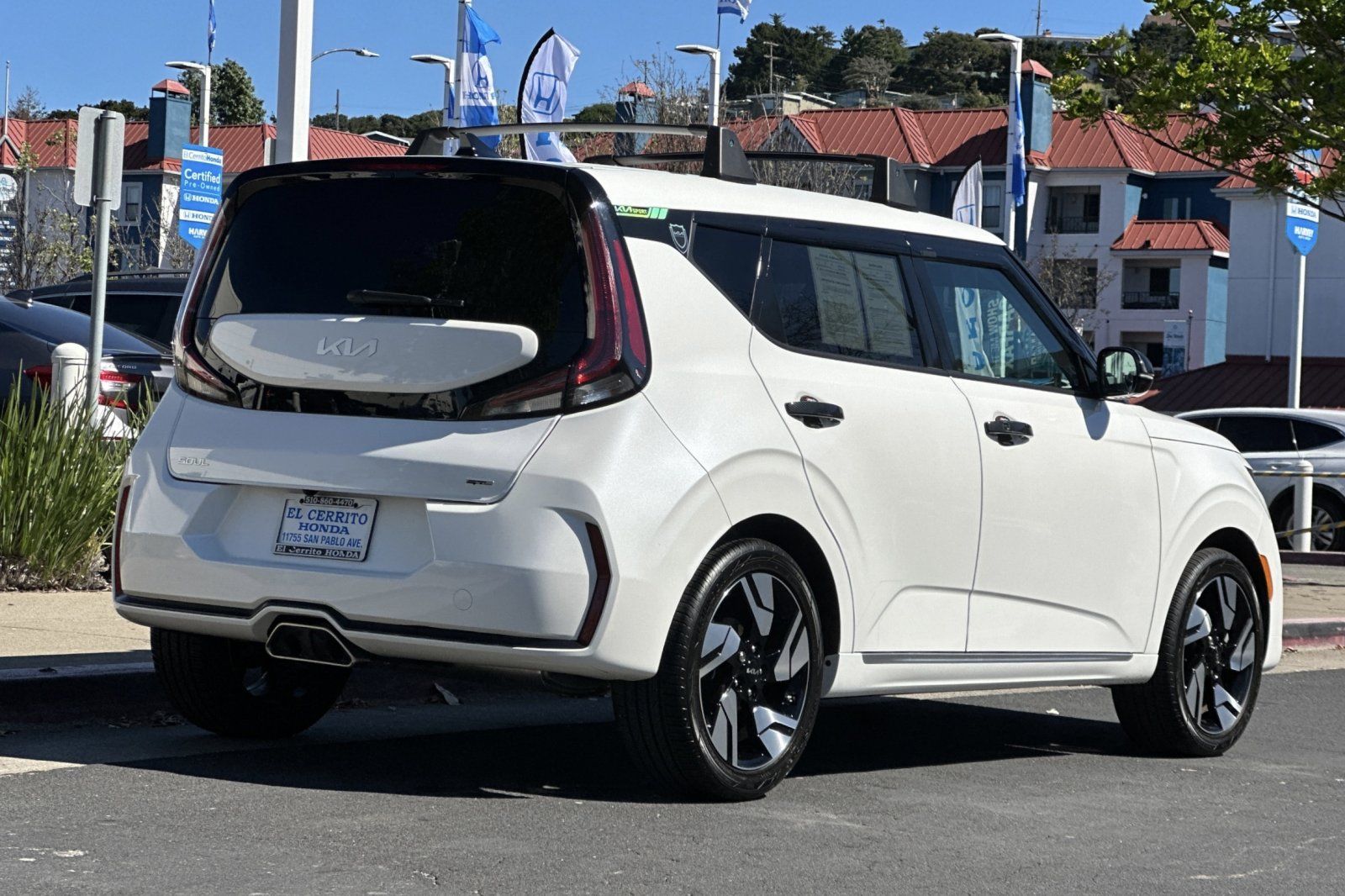 View vehicle photo 3