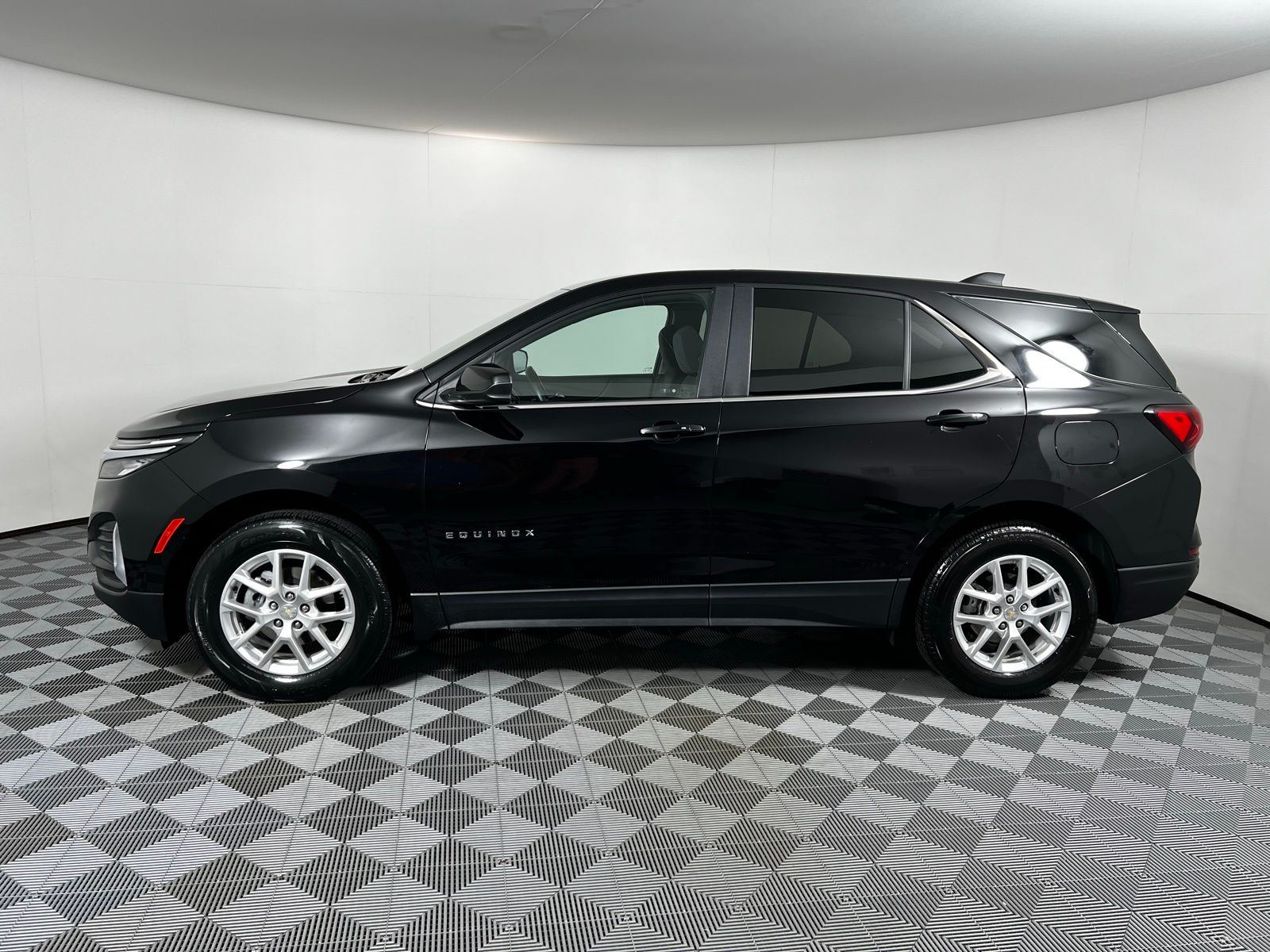 Thumbnail: 2023 Chevrolet Equinox - 8