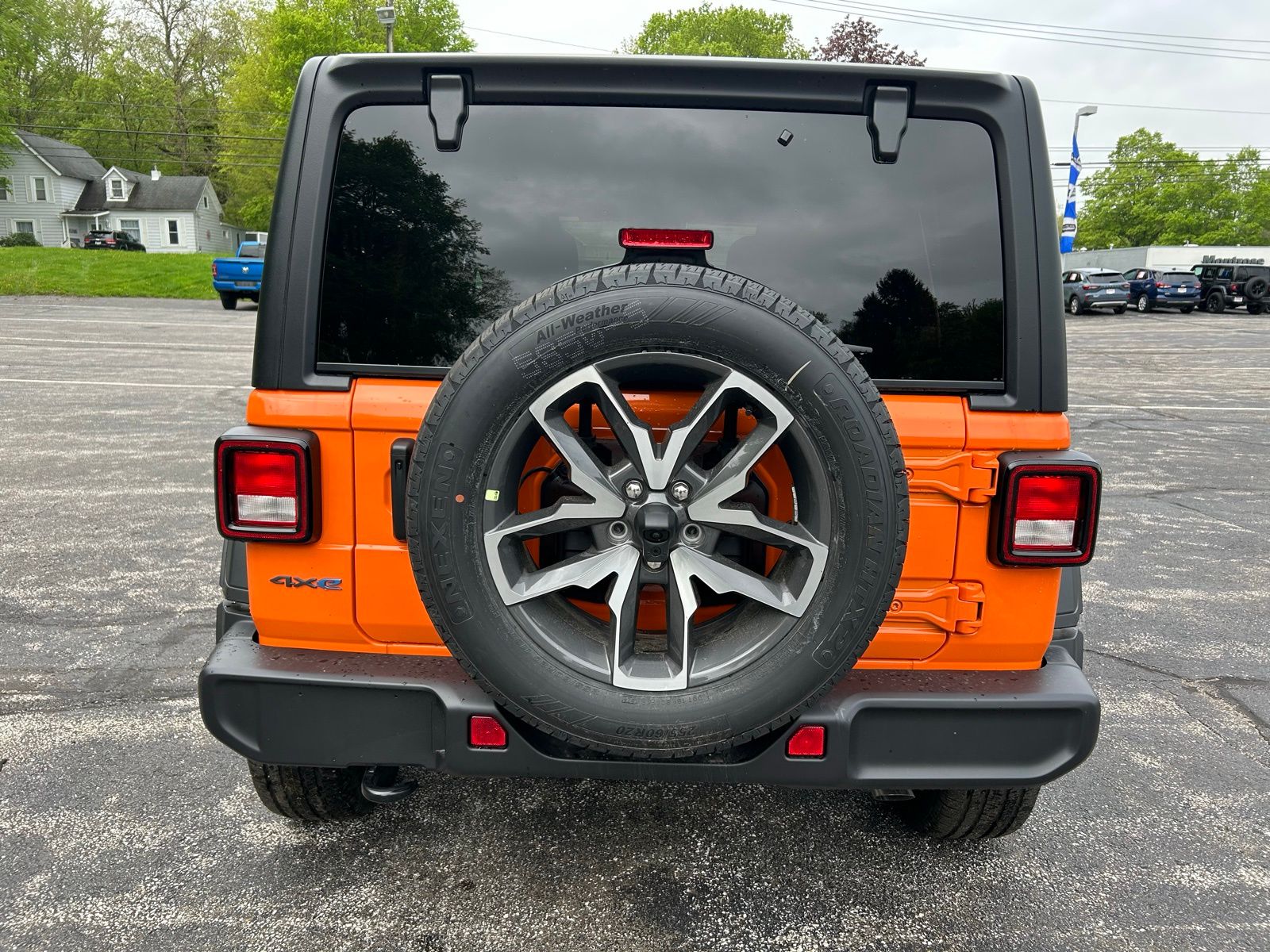 View vehicle photo 4