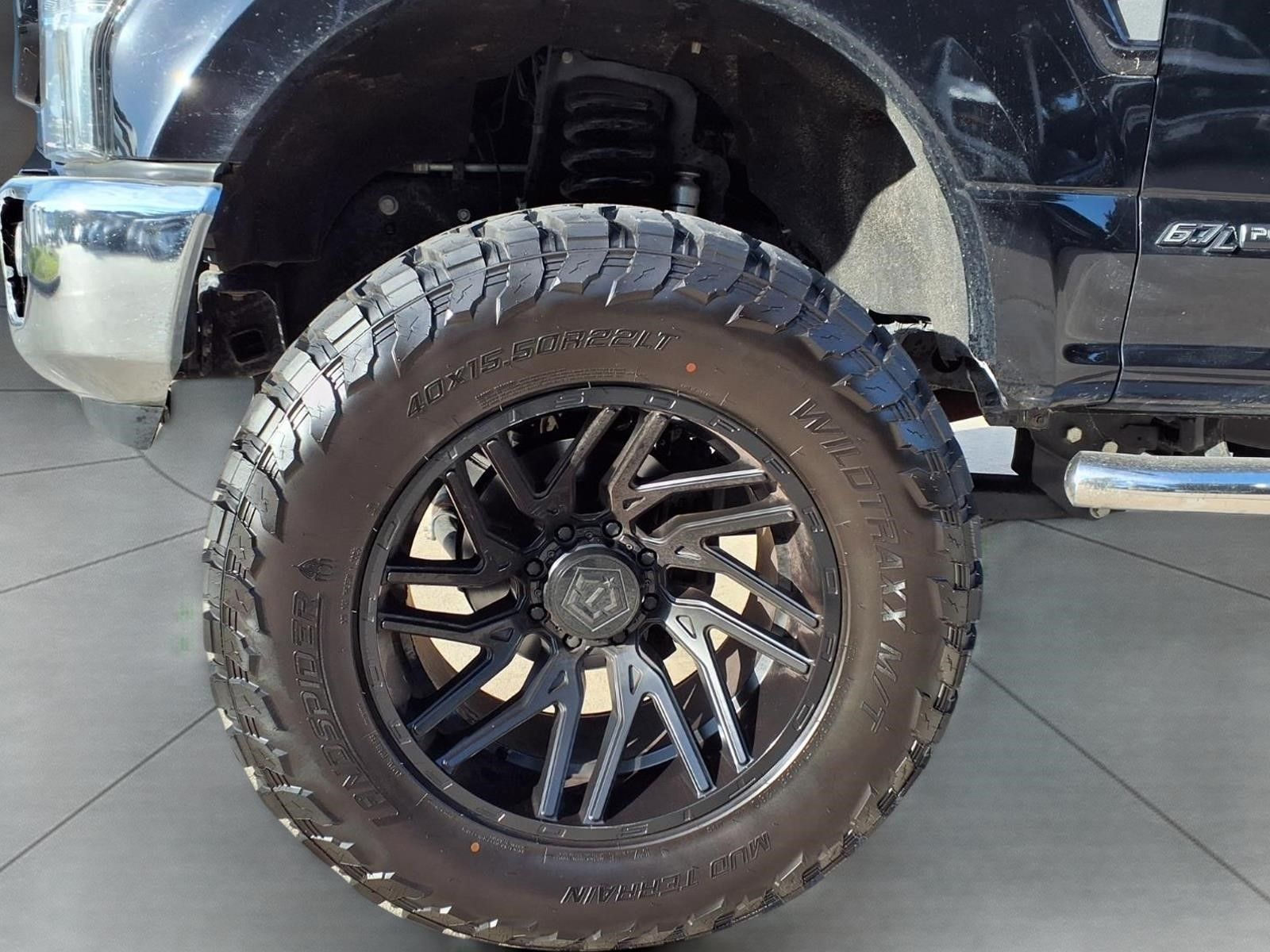 2022 Ford F-250SD Lariat Black at Autostrade