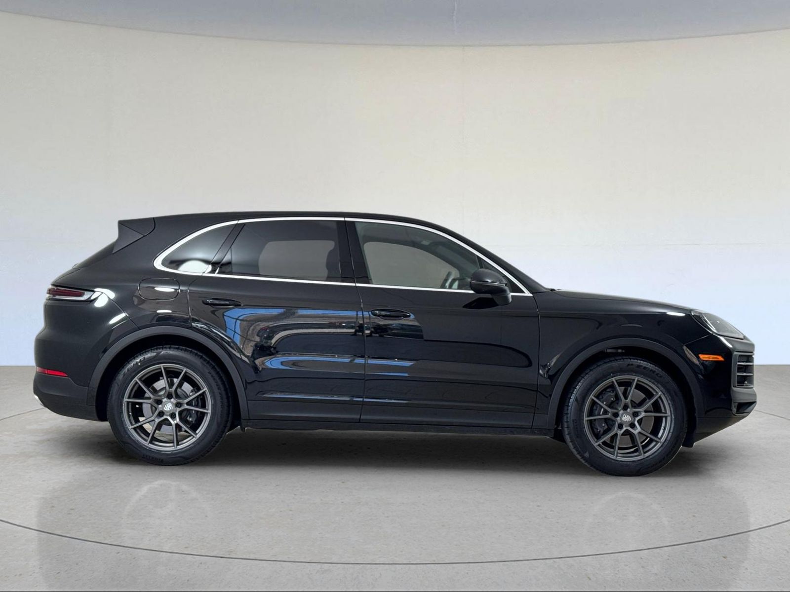 2024 Porsche Cayenne Base — full photo 9 of 30