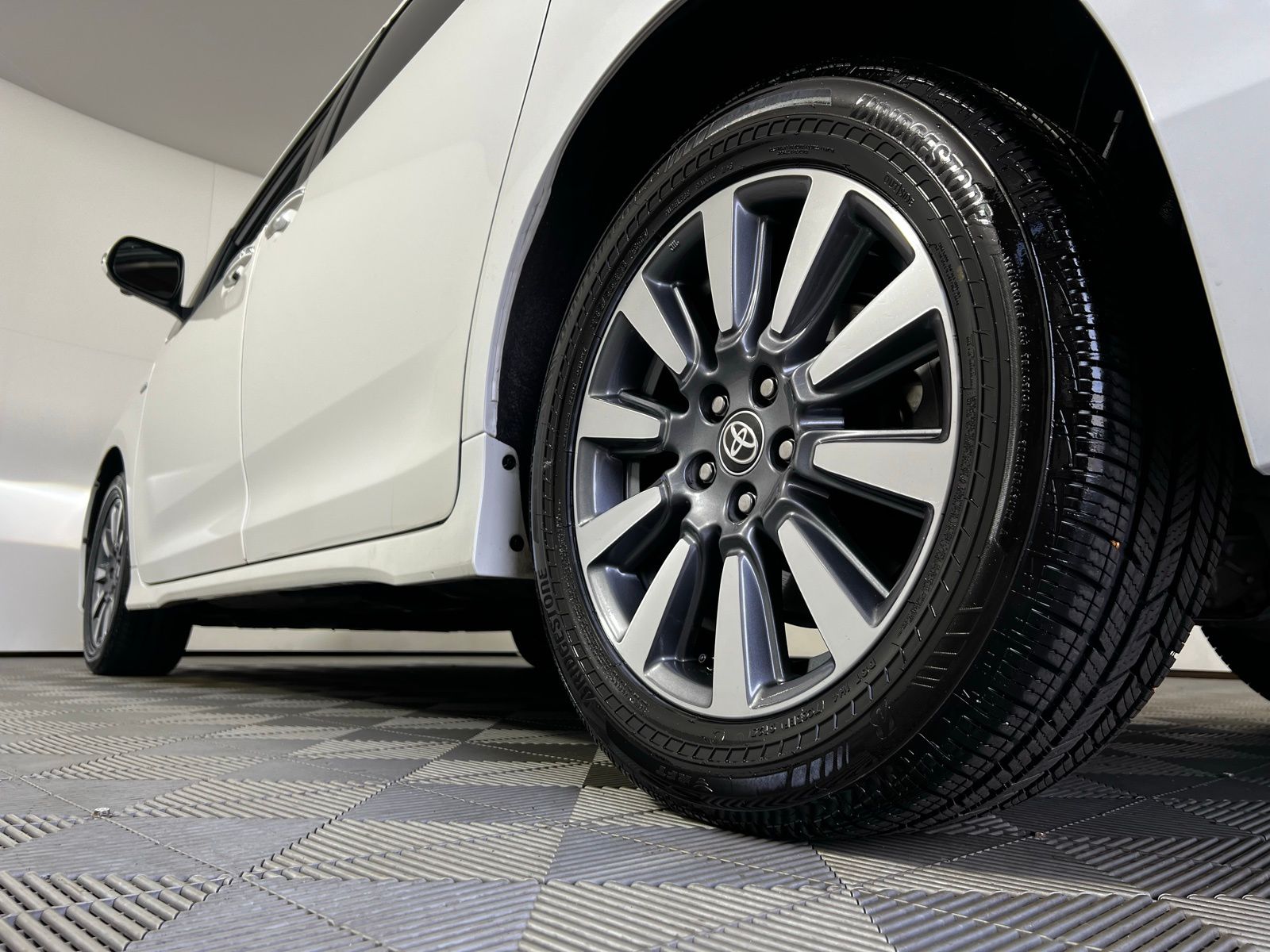 Thumbnail: 2020 Toyota Sienna - 32