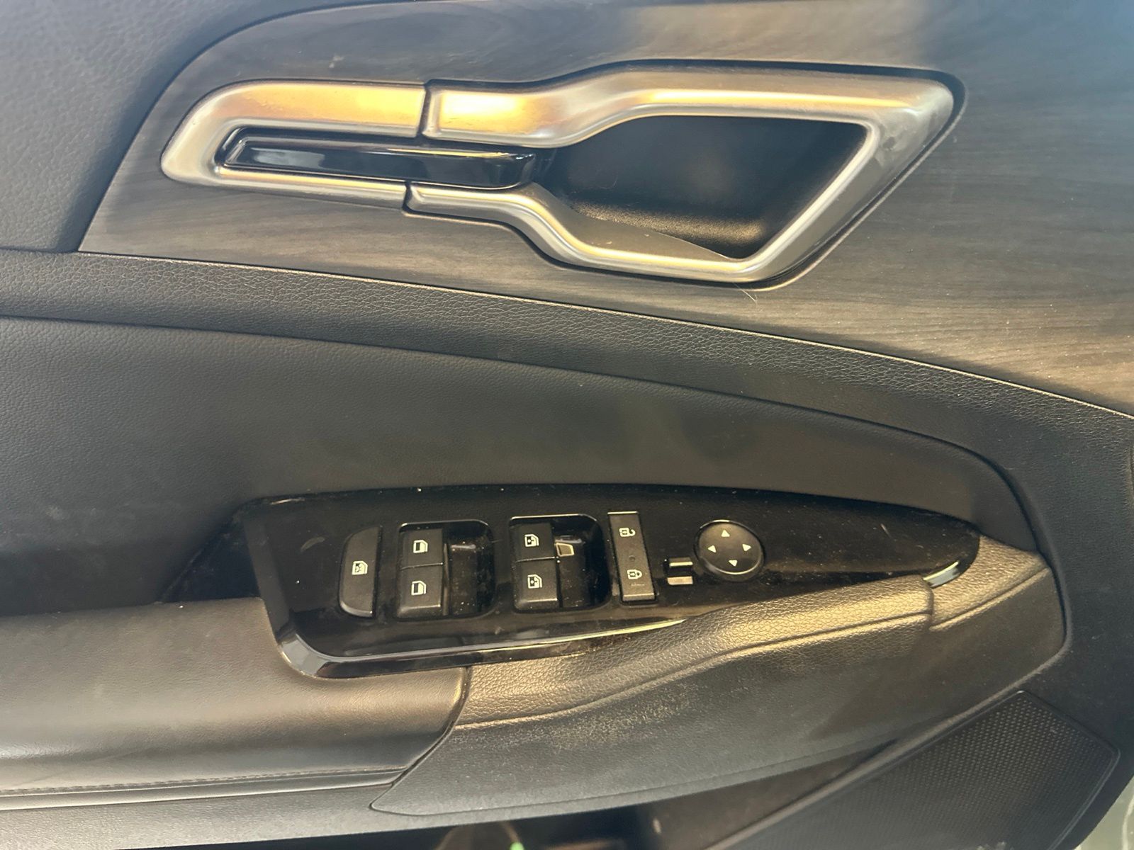 Used 2023 Jungle Green Kia X-Line image 19