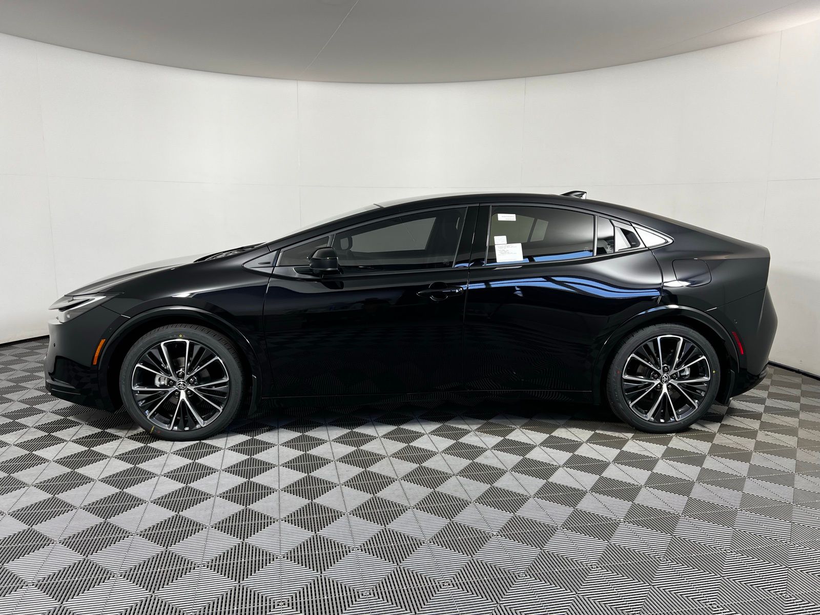 2025 Toyota Prius Limited 8