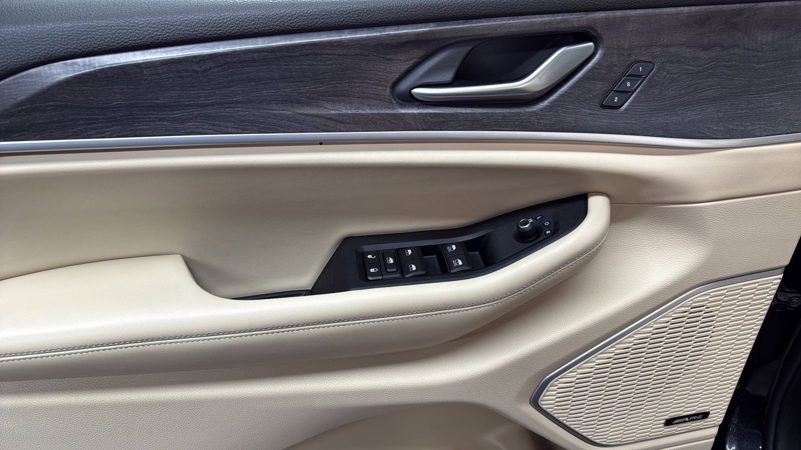 Used Car 2022 Jeep Grand Cherokee L  Limited For Sale Under $30,000 In Austin, Texas